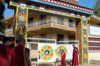tibetan_nunnery_gate-content